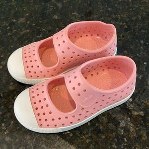 EUC Natives (Toddler Size 7)